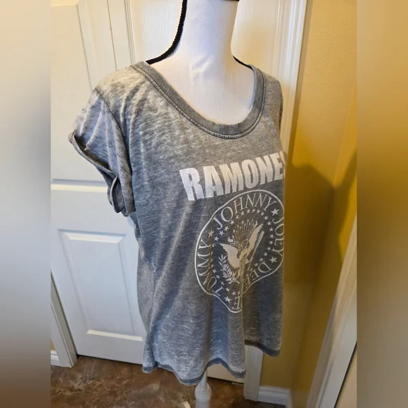 RAMONES VINTAGE T SHIRT, SIZE XXL - Picture 8 of 10